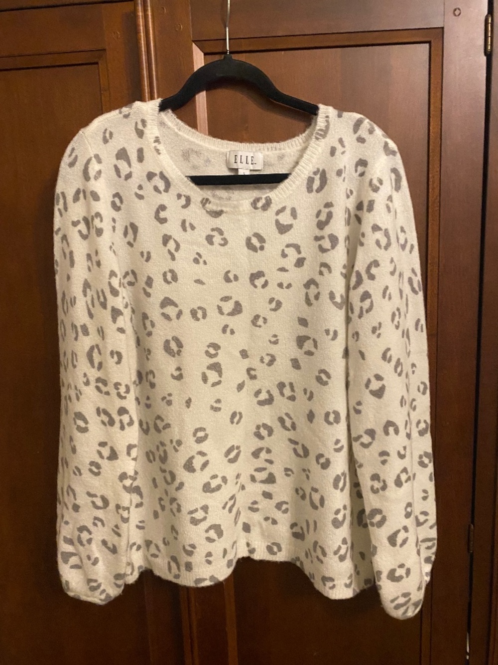 ELLE Women’s Large Ivory Gray Leopard Print Scoop Neck Long Sleeve Knit Sweater